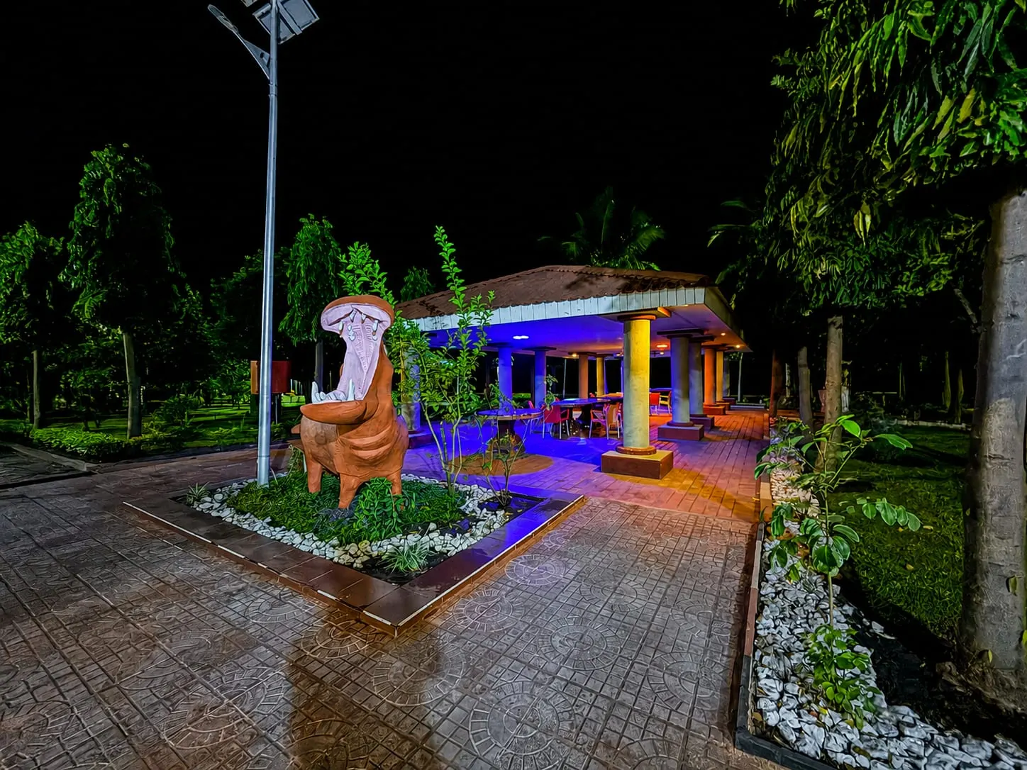 Hippo statue