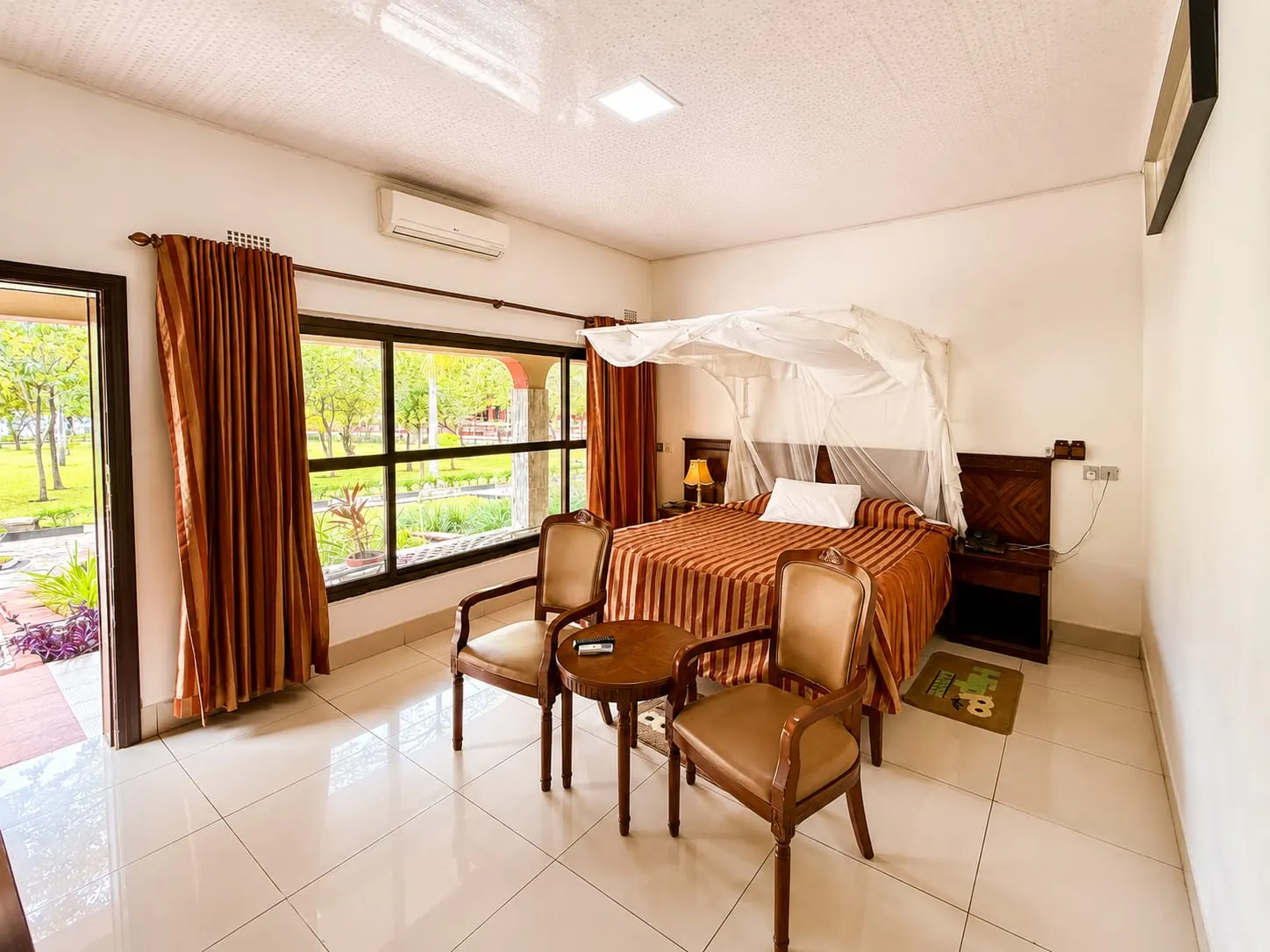 Deluxe-Couple Rooms